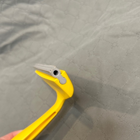 Yellow Squeegee Pet Hair Removal Quick Easy Sweeping Hand Held Squeegee - Picture 7 of 8